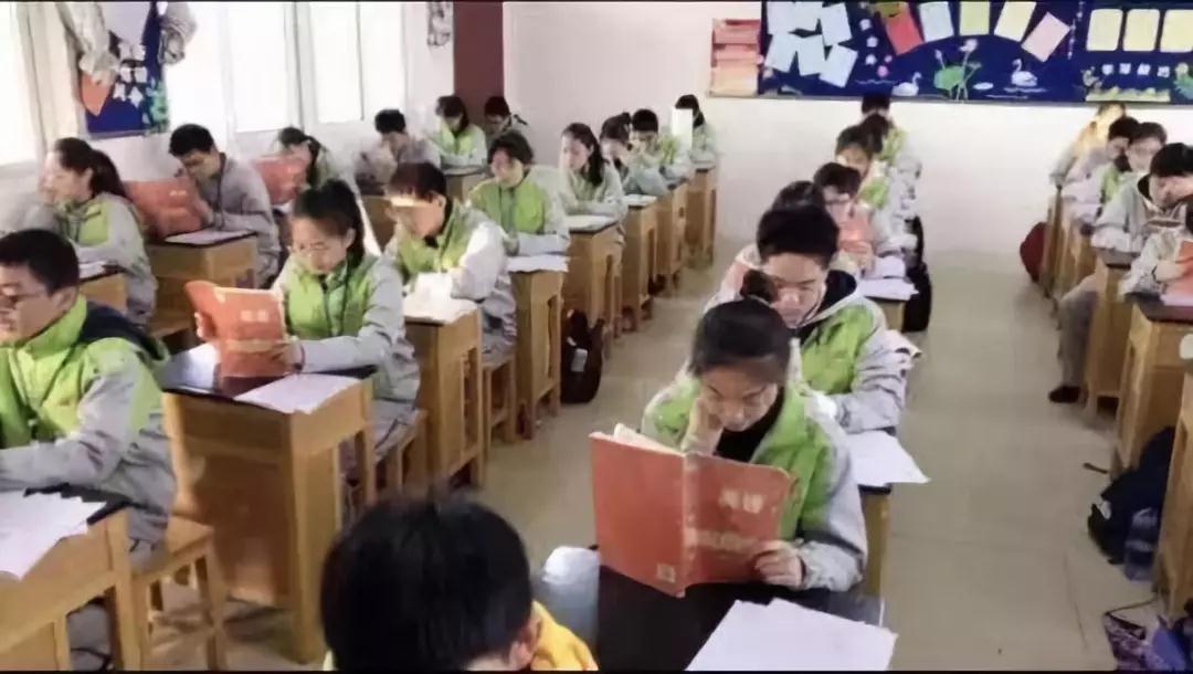 同桌的你与你一路同行——江阴市初级中学校服