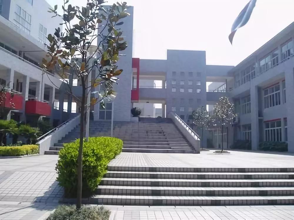 研学品教，承传躬行——丹阳市华南实验学校