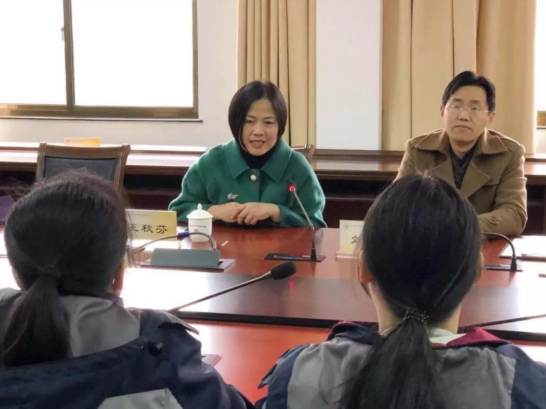 爱心助学,温暖“衣”冬 爱心助学,温暖“衣”冬