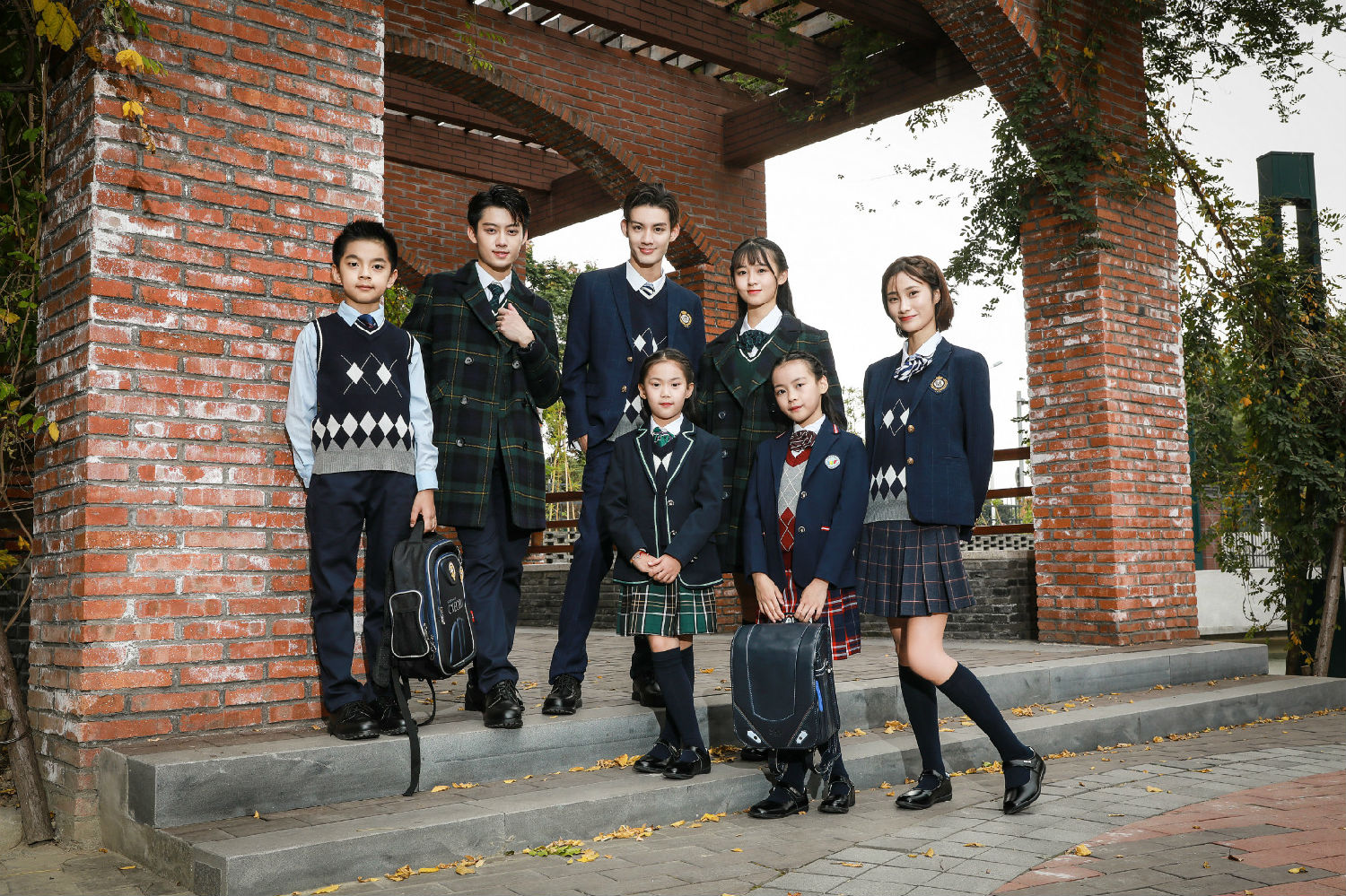 小学生校服与中学生校服的主要区别在哪里？