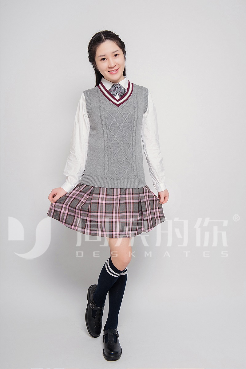 学生校服.jpg