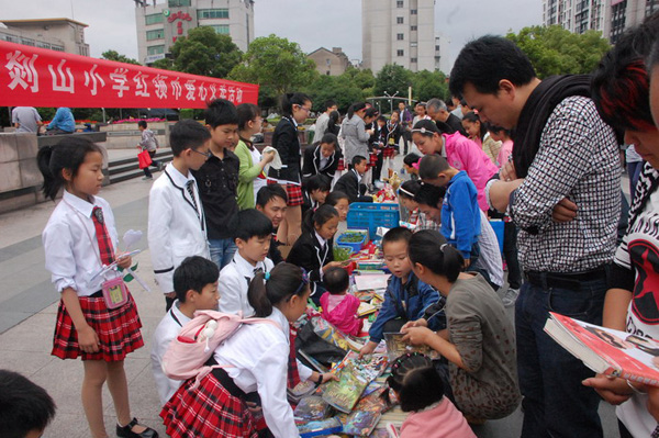 运动校服是小学生校服款式的主要款式