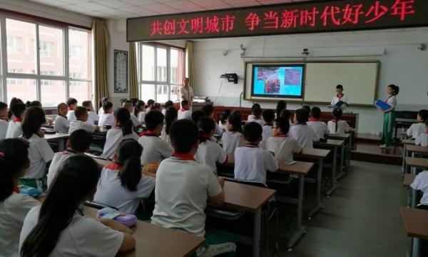 国际学校的日受青睐，是因为他们特有的学生校服吗？