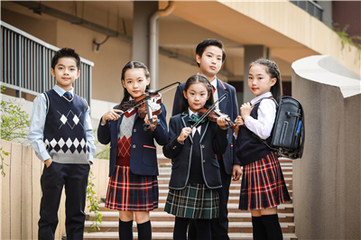 英伦校服在中国的流行：文化影响与时尚潮流的交织