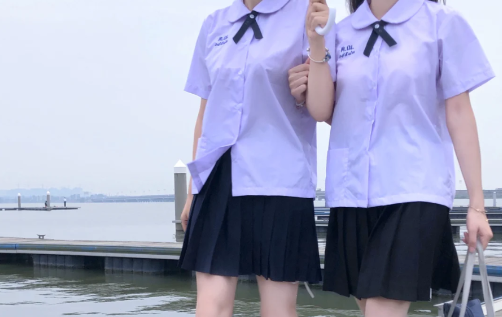 泰式校服：从学生制服到互联网人手一件的网红单品