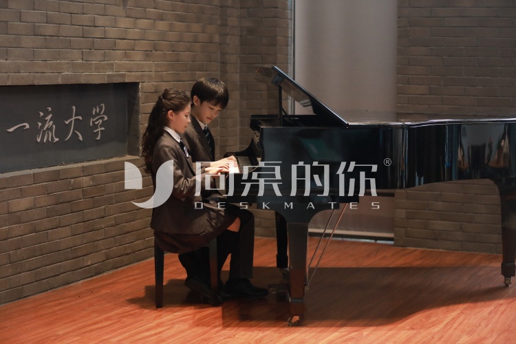 圣澜服饰解读秋季中小学校服定制面料选择