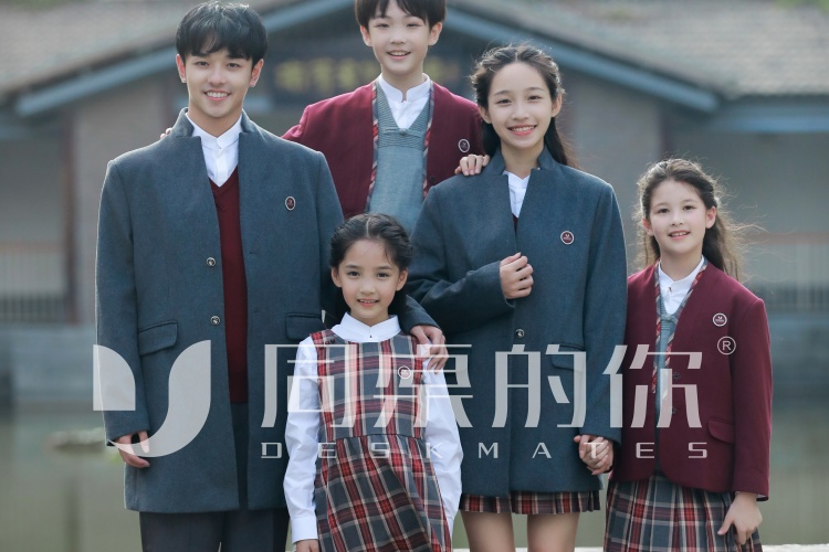 圣澜服饰带你了解江苏秋冬中学生校服定制要点